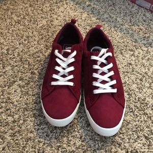 Gap women’s burgundy sneakers